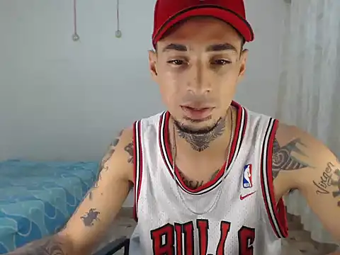 emiliano hottt online show from 12-05-25, 05:17