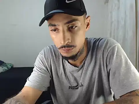 emiliano hottt online show from 10-13-25, 04:03