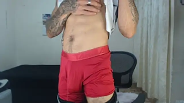 Snapshot of emiliano_hottt chatting on 04-23-26, 12:29 emiliano hottt online show from 04-23-26, 12:29