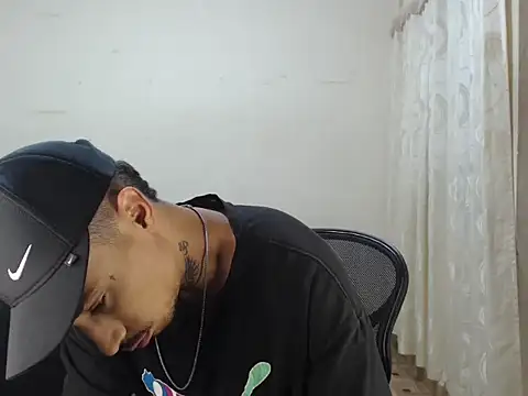 emiliano hottt online show from 10-12-25, 03:57