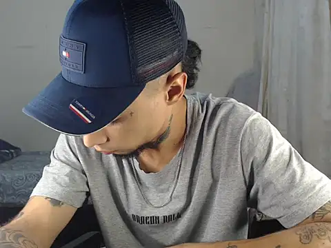 emiliano hottt online show from 03-09-25, 03:43