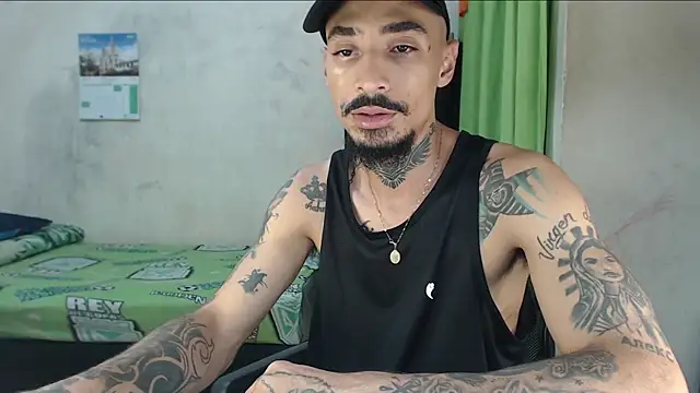 Snapshot of emiliano_hottt chatting on 05-31-26, 08:53 emiliano hottt online show from 05-31-26, 08:53