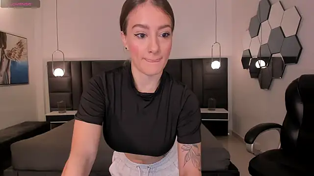 MaryLewis  online show from 01-18-26, 11:57