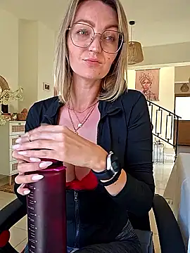 MissMialicious online show from 04-09-26, 02:34