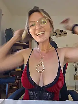 MissMialicious online show from 05-14-26, 04:26