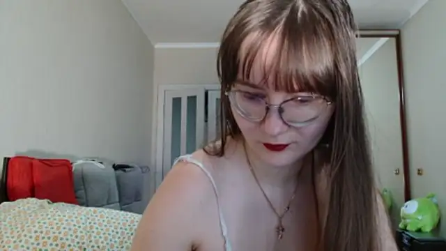 Snapshot of KiraGoldens chatting on 04-13-26, 06:28 KiraGoldens online show from 04-13-26, 06:28