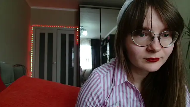 KiraGoldens online show from 02-10-26, 08:24