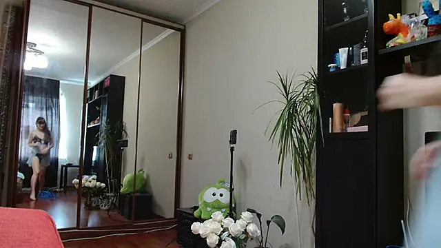 KiraGoldens online show from 11-06-25, 07:23