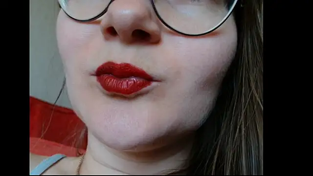 Snapshot of KiraGoldens chatting on 05-22-26, 05:49 KiraGoldens online show from 05-22-26, 05:49