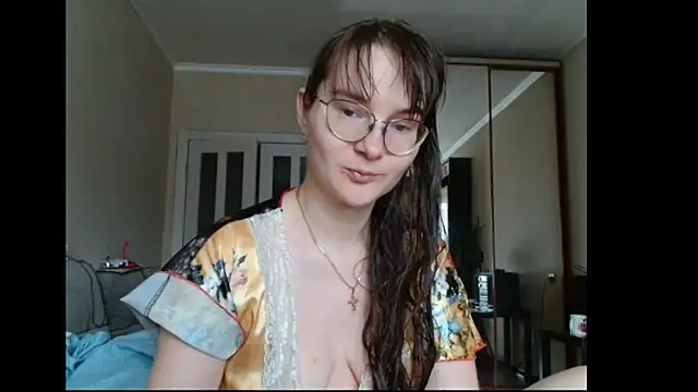 Snapshot of KiraGoldens chatting on 05-14-26, 09:06 KiraGoldens online show from 05-14-26, 09:06