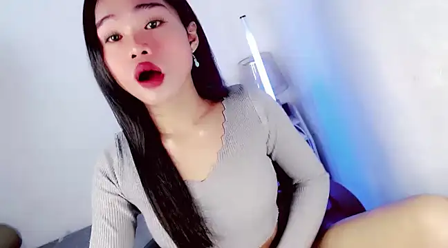 amomentoflust69 online show from 12-04-24, 04:15