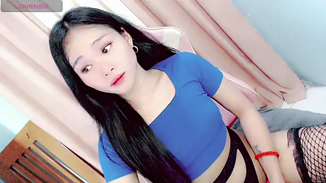Snapshot of amomentoflust69 chatting on 05-17-26, 11:43 amomentoflust69 online show from 05-17-26, 11:43