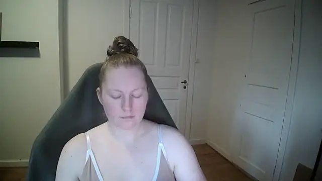 Girlnina-1995 online show from 02-05-25, 01:44