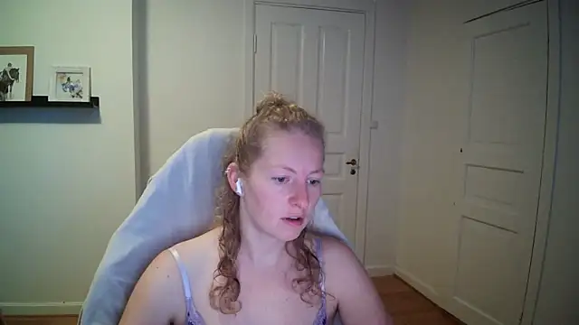 Girlnina-1995 online show from 09-25-25, 08:09