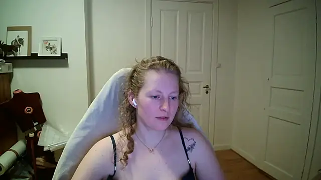 Girlnina-1995 online show from 03-04-26, 08:49