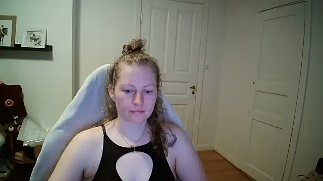 Girlnina-1995 online show from 03-17-26, 06:38