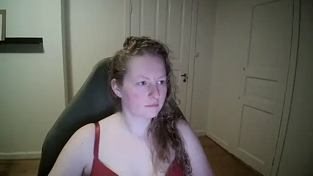 Girlnina-1995 online show from 03-18-25, 07:44