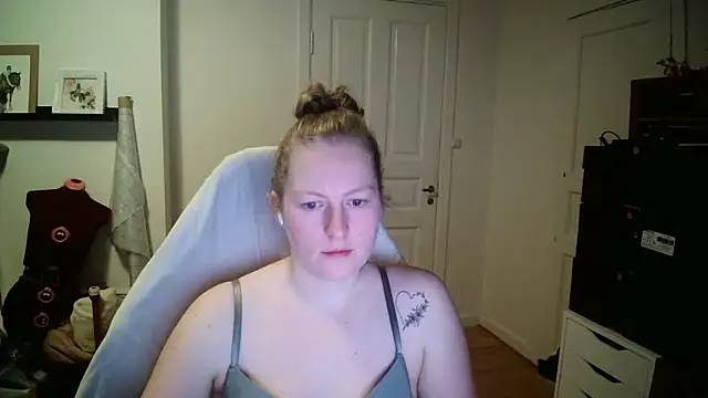 Girlnina-1995 online show from 01-07-26, 10:04