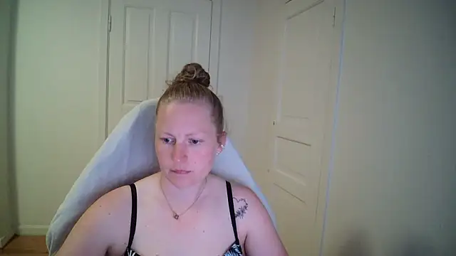 Girlnina-1995 online show from 05-11-26, 10:16