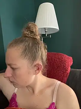 Girlnina-1995 online show from 10-28-25, 10:36