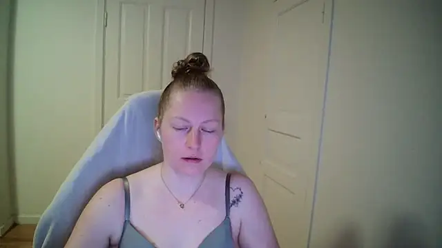 Girlnina-1995 online show from 03-30-26, 07:32