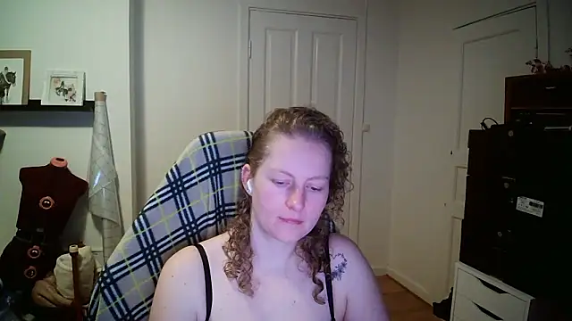 Girlnina-1995 online show from 01-13-26, 08:40