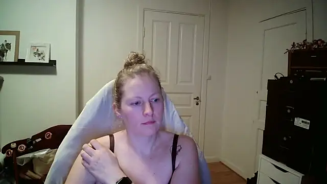 Girlnina-1995 online show from 02-04-26, 08:04