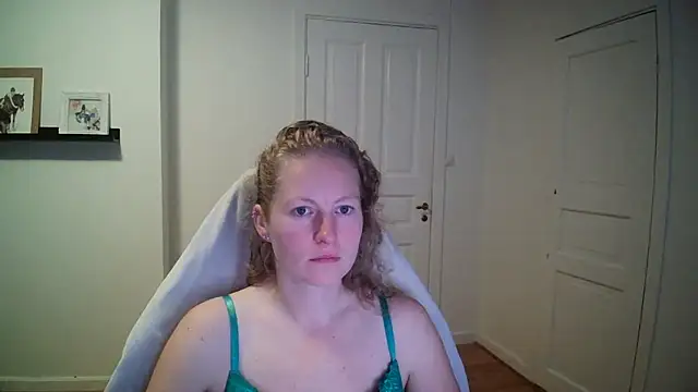 Girlnina-1995 online show from 09-18-25, 07:44