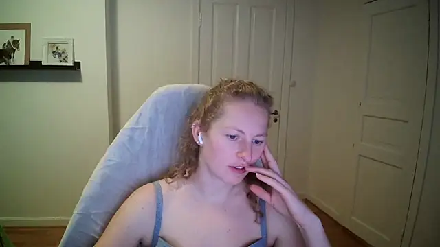 Girlnina-1995 online show from 10-14-25, 11:00