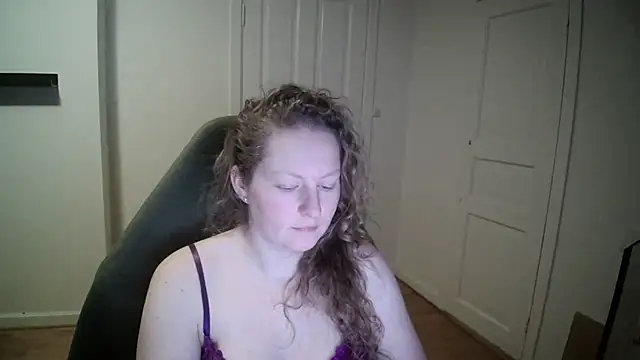 Girlnina-1995 online show from 02-20-25, 07:52