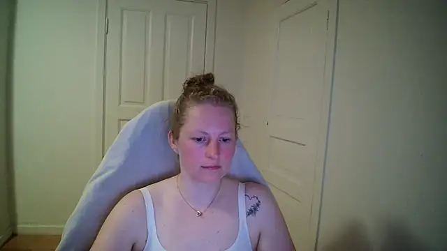 Girlnina-1995 online show from 04-21-26, 06:14