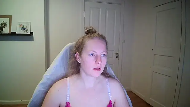Girlnina-1995 online show from 10-13-25, 07:10