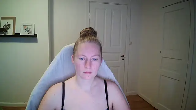 Girlnina-1995 online show from 10-16-25, 07:38