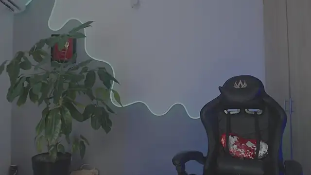 LauPolett online show from 04-18-26, 02:25