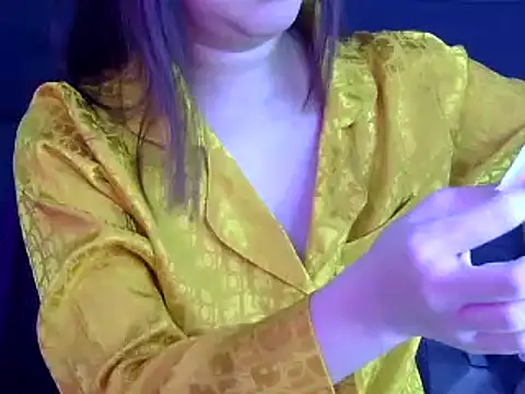 Bee 2k online show from 11-29-25, 04:56