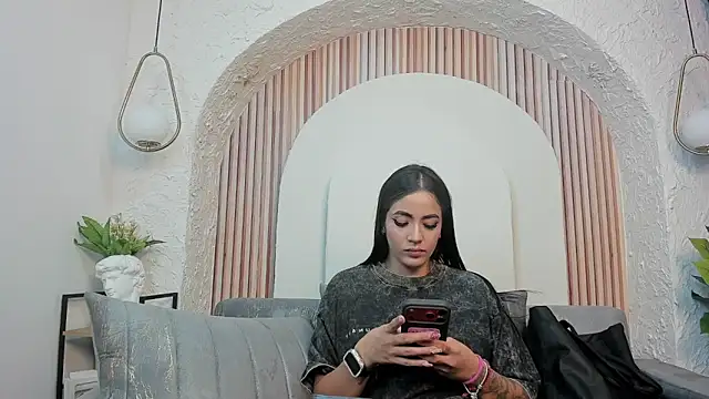 Snapshot of Tamara-evans chatting on 02-27-26, 05:57 Tamara-evans online show from 02-27-26, 05:57
