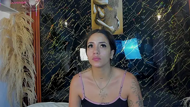 Snapshot of Tamara-evans chatting on 02-12-26, 10:26 Tamara-evans online show from 02-12-26, 10:26