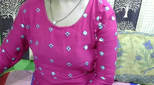 Snapshot of Indian_Horny_Wife chatting on 01-17-25, 08:33 Indian Horny Wife online show from 01-17-25, 08:33