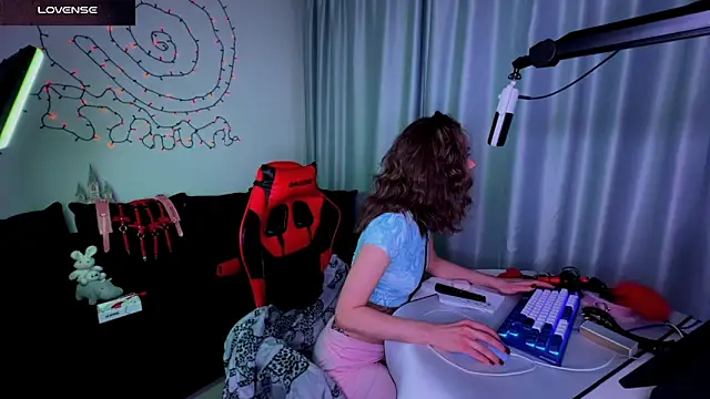 Snapshot of DivineBite chatting on 01-24-25, 04:39 DivineBite online show from 01-24-25, 04:39