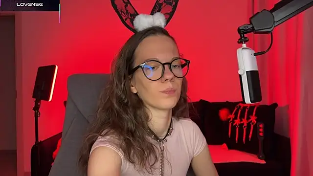 Snapshot of DivineBite chatting on 10-10-25, 03:46 DivineBite online show from 10-10-25, 03:46