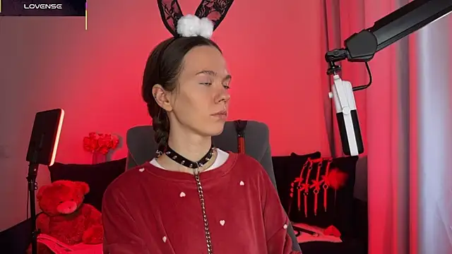 Snapshot of DivineBite chatting on 09-24-25, 02:12 DivineBite online show from 09-24-25, 02:12