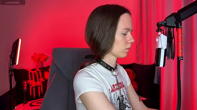 Snapshot of DivineBite chatting on 09-11-25, 04:18 DivineBite online show from 09-11-25, 04:18