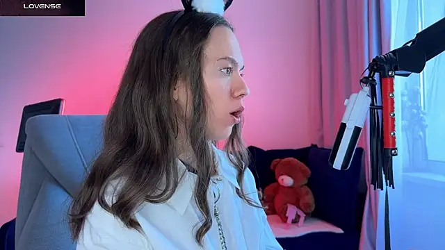 Snapshot of DivineBite chatting on 09-17-25, 02:08 DivineBite online show from 09-17-25, 02:08