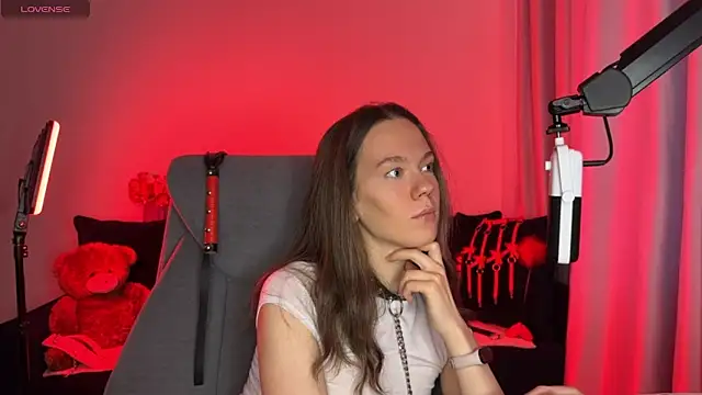 Snapshot of DivineBite chatting on 09-23-25, 01:40 DivineBite online show from 09-23-25, 01:40