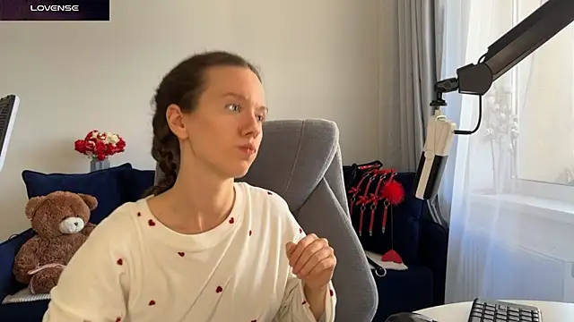 Snapshot of DivineBite chatting on 09-19-25, 02:21 DivineBite online show from 09-19-25, 02:21