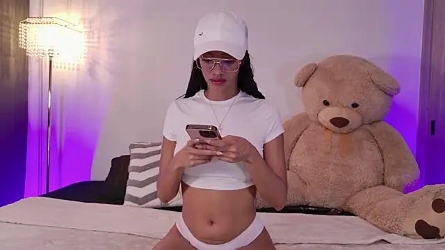 Snapshot of liagirl_cute chatting on 04-17-26, 12:02 liagirl cute online show from 04-17-26, 12:02