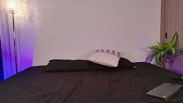 Snapshot of liagirl_cute chatting on 04-26-26, 06:00 liagirl cute online show from 04-26-26, 06:00
