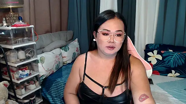 Snapshot of MagnificatMistress chatting on 01-20-25, 05:37 MagnificatMistress online show from 01-20-25, 05:37