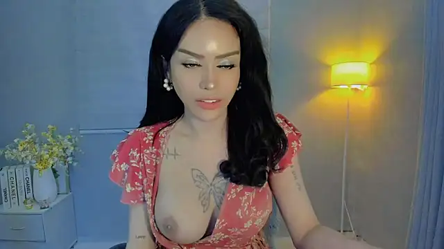 Snapshot of Patricia_fox chatting on 10-15-25, 04:26 Patricia fox online show from 10-15-25, 04:26