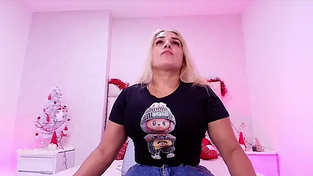 Snapshot of _carolina_fox chatting on 12-21-25, 03:08 carolina fox online show from 12-21-25, 03:08